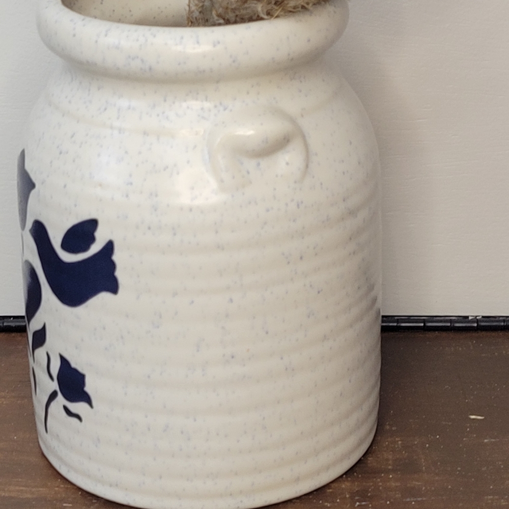 🌵Vintage Crock White & Blue w bird & heart design - Picture 3 of 11
